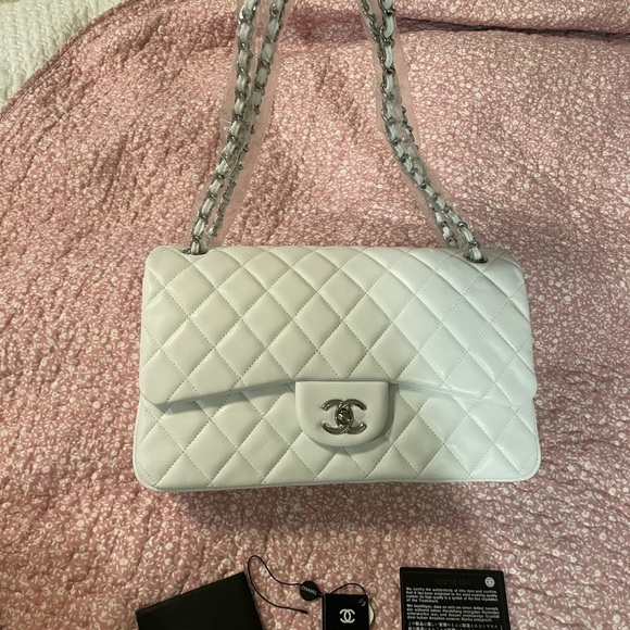 CHANEL Handbags - Chanel White Quilted Shoulder Bag
